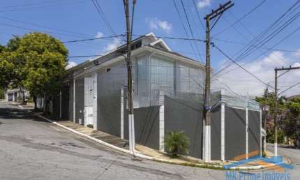 Luxuosa Casa com 4 Suítes, Piscina Aquecida e Salão de Festas à Venda.