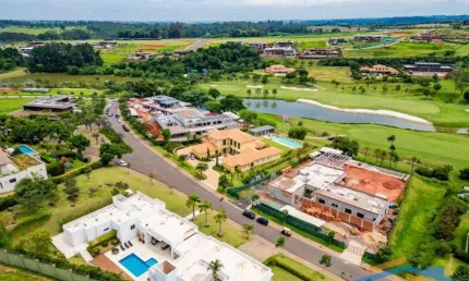 Casa em condomínio com 3.200m² sendo 5 dormitórios na Fazenda da Grama
