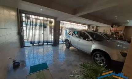 Excelente Sobrado com 3 Dormitórios sendo 1 Suíte e 3 Vagas de Garagem.