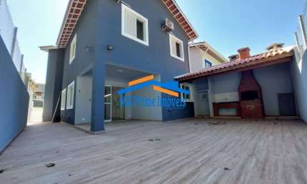Casa com 4 Dormitórios/1 Suíte - Granja Viana - Res. das Flores