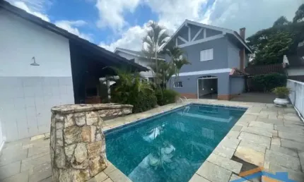 Casa de Condomínio em Aldeia da Serra com 4 dormitórios.