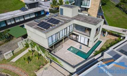 Casa em Condomínio no Itahyê com 4 suítes-Santana de Parnaíba- SP