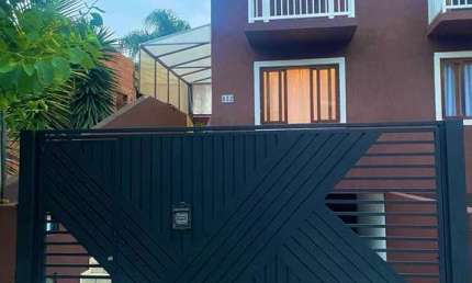 Sobrado espaçoso com 160m² em Cotia Altura do Km 30.