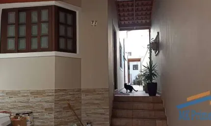 Sobrado 175m² com 3 dormotórios sendo 1 suíte em Cotia.