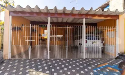 Excelente casa térrea com 3 dormitórios, e 3 vagas de garagem.