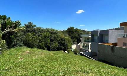 Terreno com 596m² em Condomínio - SANTANA DE PARNAÍBA.