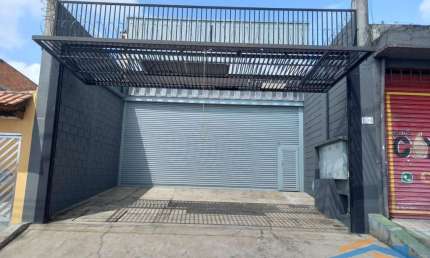 Galpão com pé direito duplo, sendo 225m²  em Carapicuíba.