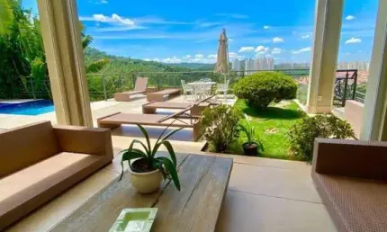 Casa Espetacular com 5 Suítes em Tamboré 10: Luxo e Comodidade Garantidos!