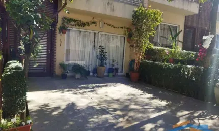 Sobrado em condomínio 165m² com 4 dorms. sendo 2 suítes na Granja viana.