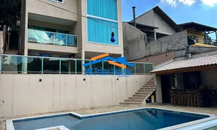 Belíssima casa no Condominio Chácara São João, Granja Viana.
