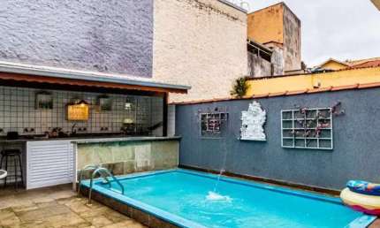 Sobrado à venda com 190m², 3 quartos e 4 vagas - Bonfiglioli - Piscina
