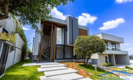Casa em condomínio 550m² com 4 suítes no Genesis II.