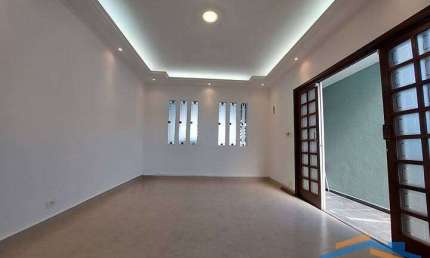 Sobrado c/ 218m²,  2 Suítes, 2 Vagas na região do Bela Vista - Osasco/SP