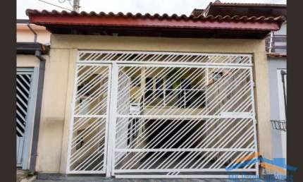 Excelente Casa Térrea com 2 Suítes, e 5 Vagas de Garagem.