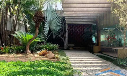Sobrado com 686m² de área construída em região nobre de pinheiros/sp