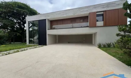 Luxuosa casa no condomínio alpha ii - 850m² de terreno com vista p/ mata.
