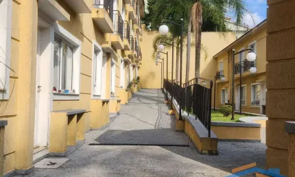 Sobrado em condomínio 89m² com 2 dormitórios na Vila São Francisco.