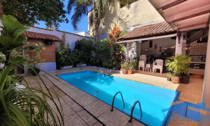 Casa com 3 Dormitórios, Piscina e Área Gourmet - Jardim das Flores/Osasco.
