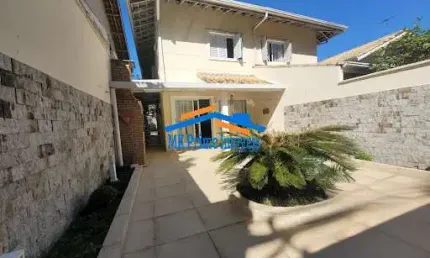 Sobrado em Condomínio 3 Dormitórios sendo 1 Suíte - 2 Vagas - Piscina