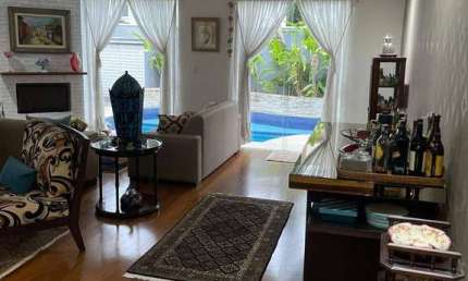 VENDE Casa em Condomínio com 205m² de A.C , 03 Quartos e 01 Suíte RES. 11.