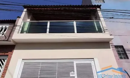 Excelente Casa Assobradada com 2 Dormitórios e 2 Vagas de Garagem.