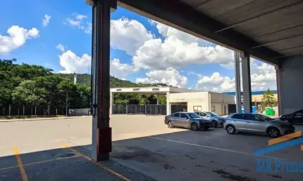 GALPÃO 2700m² Pé Direito 12m Piso 6T/m² p/ Locação em condominio Barueri/SP