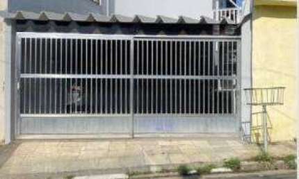 Sobrado 3 Dormitórios sendo 1 Suíte ar condicionado Quintal e Churrasqueira