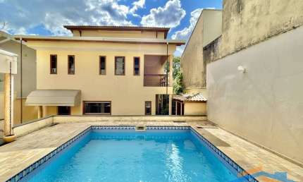 Cond São Paulo II - Sobrado 3 dorms/1ste. Piscina, churrasqueira, lareira!