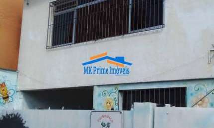 Excelente Casa Assobradada com 3 Dormitórios e 4 Vagas no Jd das Flores.