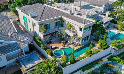 Linda Residência com 917 m² de A/C, 4 suítes, elevador no Tamboré 3!