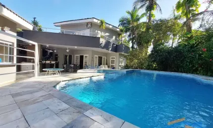 Casa Alto Padrão à Venda em Riviera de São Lourenço/SP.