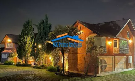 Casa em condomínio 8400m²  com 1100m² área construída em Vinhedo.