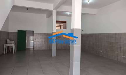 Prédio comercial em av de grande fluxo de veículos.