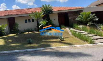 Casa Térrea com 4 Suítes, Mobiliada com 900m² no Alphaville Residencial 5.
