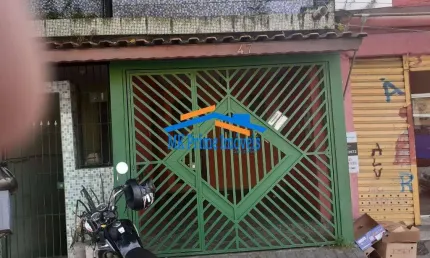 Terreno com 4 casas já alugadas e 1 Salão. Bom para renda!