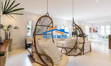 Exclusiva Residência no Condomínio Villa Fiume Rosso - São Paulo.