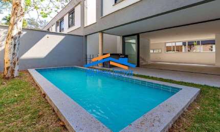 Linda Casa no Condomínio Venezia no Alto da Boa Vista/SP.