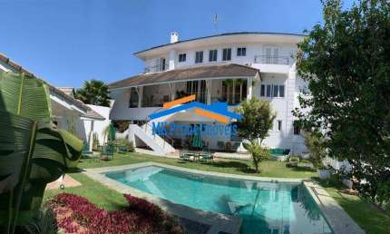 Casa com piscina de Alto Padrão em condomínio na Granja Viana.
