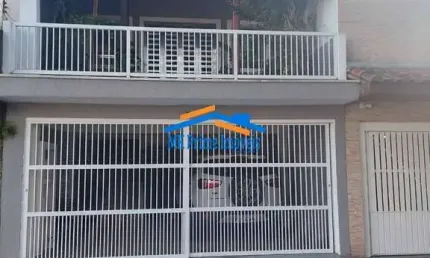 Sobrado 3 Dormitórios sendo 1 Suíte, 2 Vagas de Garagem - Cidade das Flores