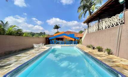 Casa Térrea com 3 suítes e piscina, Cond Chácara dos Lagos - Granja Viana.