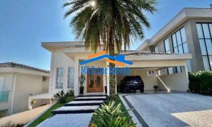 Casa alto padrão Condomínio Santa Maria, 4 quartos, 2 suítes e piscina.