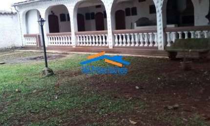 Excelente Casa 6 Dormitórios sendo 1 Suíte com Piscina - 2000m² de Terreno