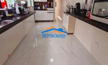 Excelente Sobrado com 3 Dormitórios sendo 1 Suíte e 2 Vagas de Garagem.