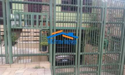 Casa Assobradada com 2 Casas no Quintal - Poços de Caldas, MG