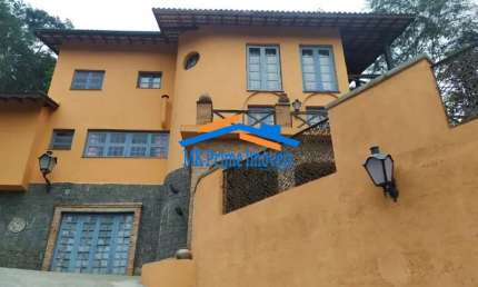 Condomínio Inpla - 5 Dorm. sendo 2 Suítes - Lareira