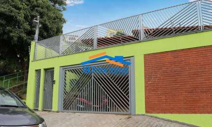 Casa Térrea com 2 Quartos  (1 suíte) com Closet, 2 Vagas - São Paulo.