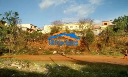 Terreno de esquina com 3099 m² – ideal para construção de apartamentos.