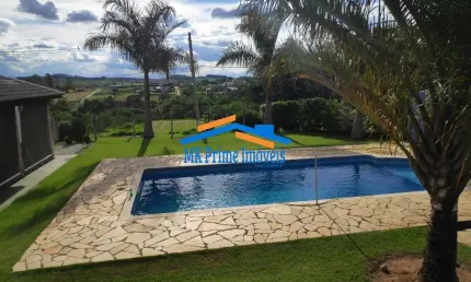 Chácara Completa com 1.360m², Área de Lazer e Garagem para 15 Carros.