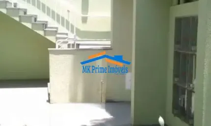 Casa de condomínio com 2 quartos e 2 vagas de garagem.