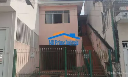 Ótima Casa Assobradada com 2 Dormitórios e 2 Vagas de Garagem.